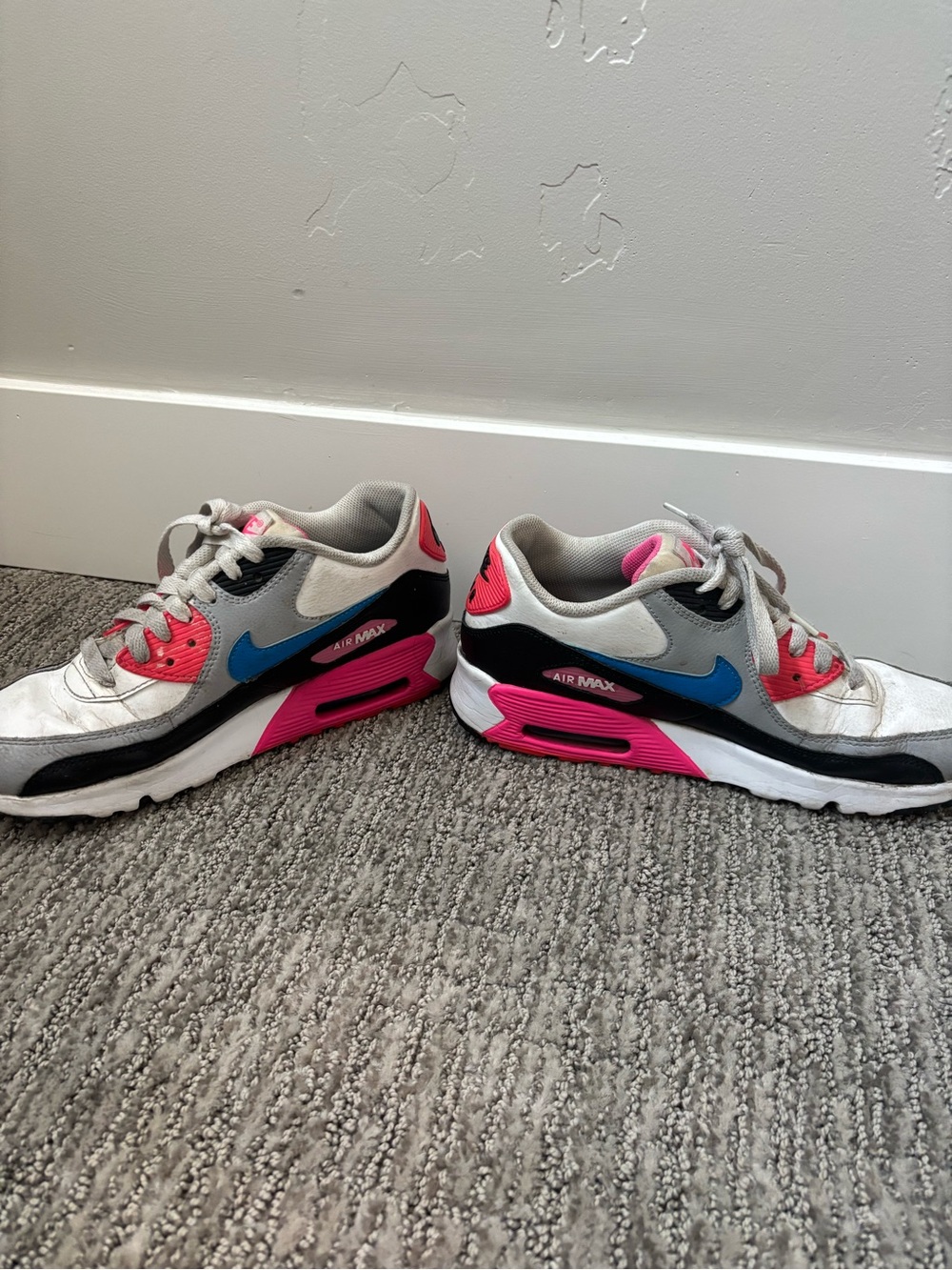 Nike Air Max Sneakers in White, Pink & Blue